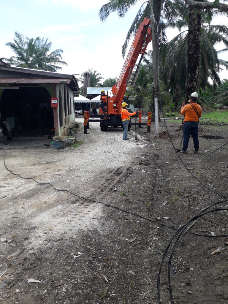 Electrical maintenance work using aerial work platform by Elektrik Puspa Delima